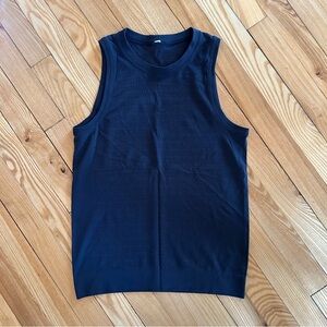 Lululemon women’s perforated muscle tank top